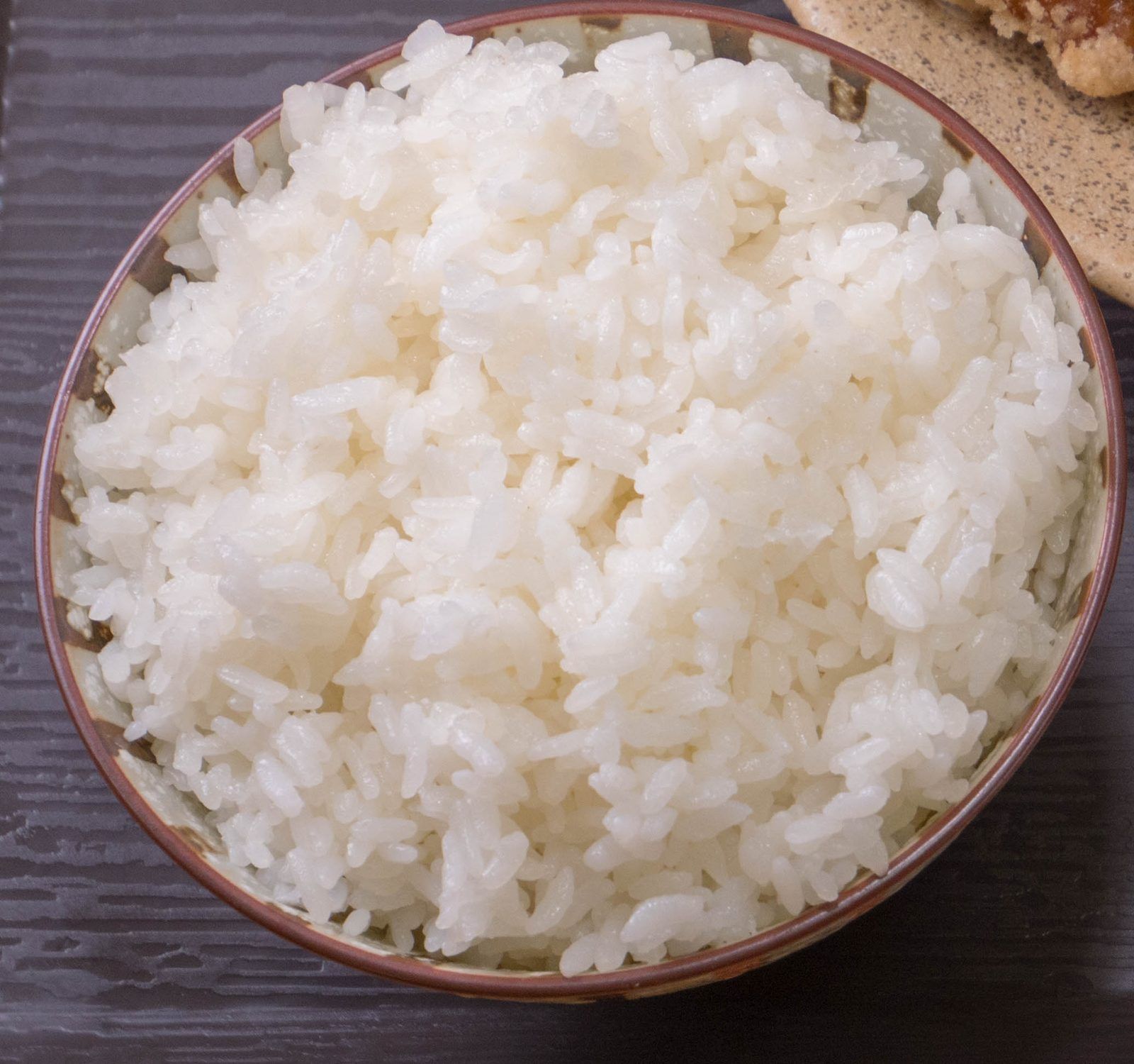 茶碗に盛ったご飯
